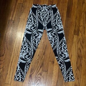 Black and White Patterned Leggings